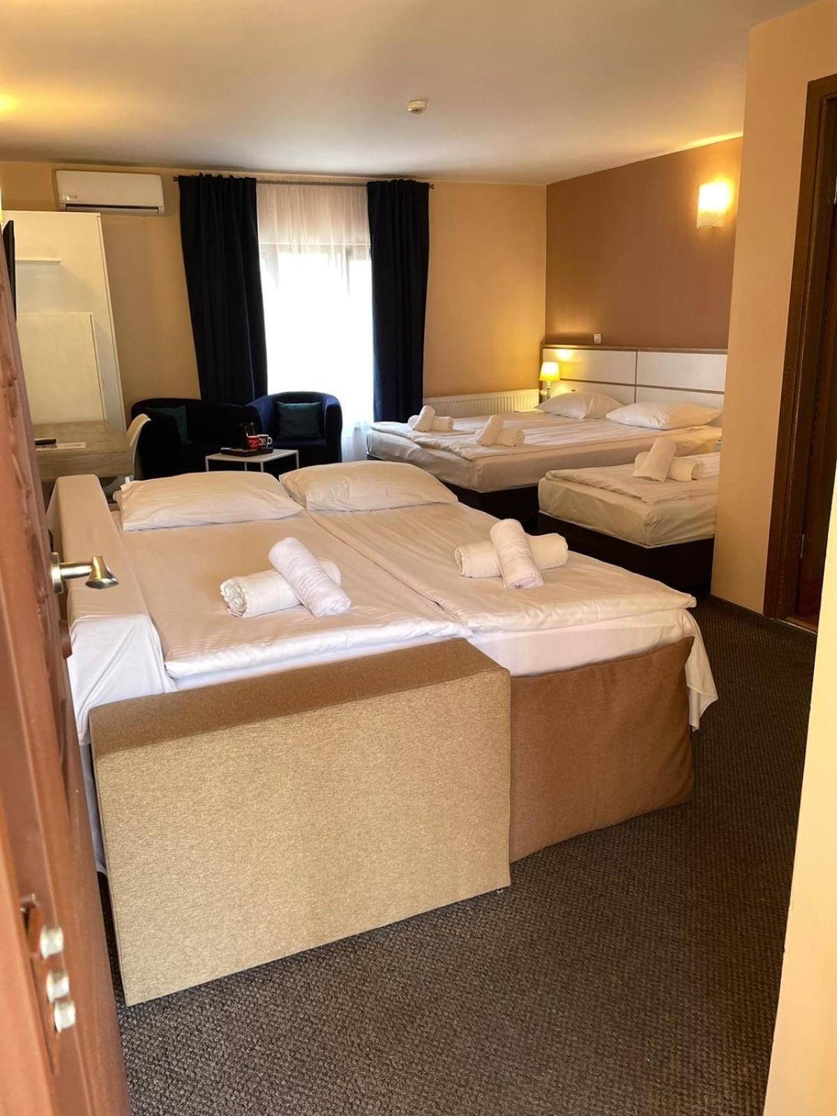 Long Street Hotel Braşov Habitación foto