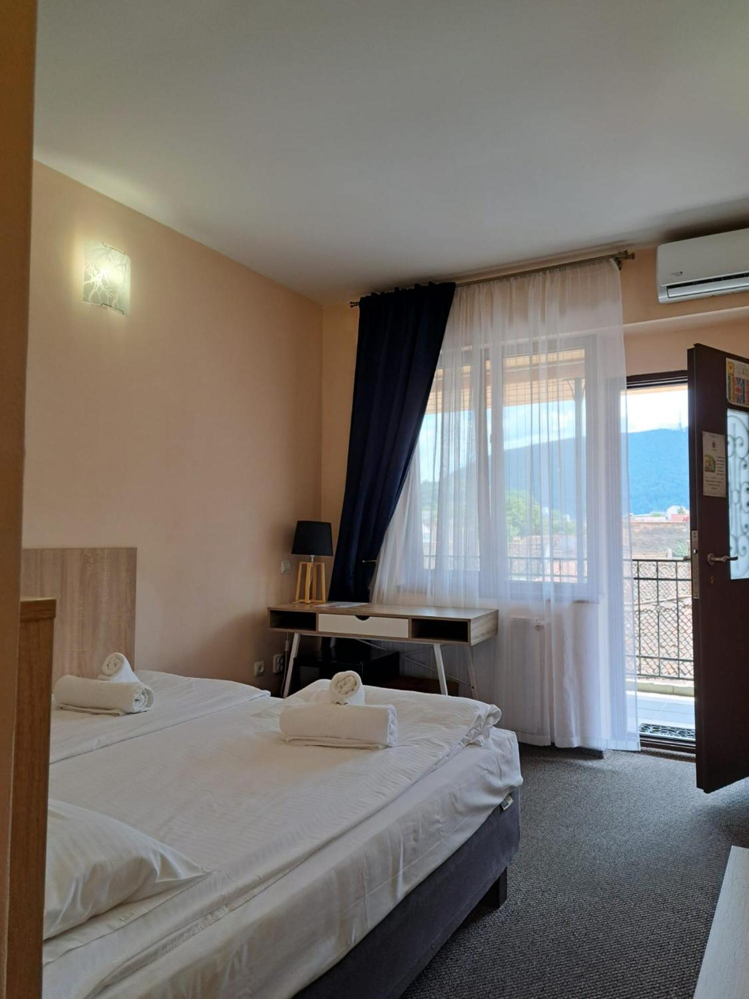 Long Street Hotel Braşov Habitación foto